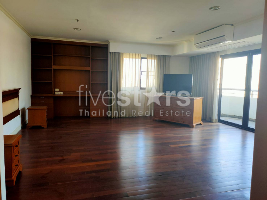 Spacious 3 bedrooms condo for rent walking distance to BTS Nana, photo 7