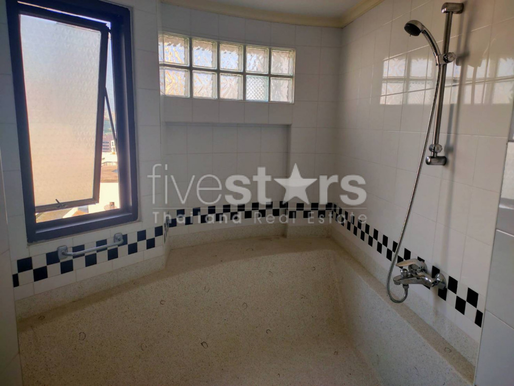 Spacious 3 bedrooms condo for rent walking distance to BTS Nana, photo 12