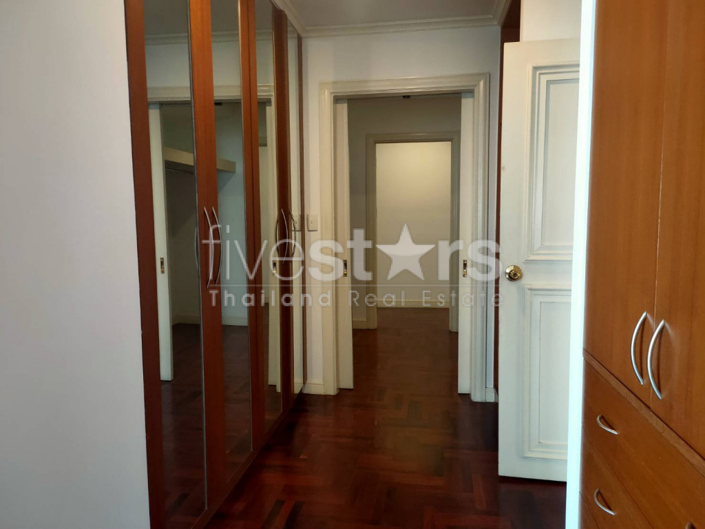 Spacious 3 bedrooms condo for rent walking distance to BTS Nana, photo 8