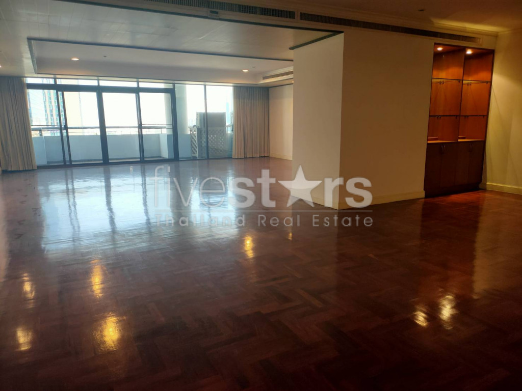 Spacious 3 bedrooms condo for rent walking distance to BTS Nana, photo 4