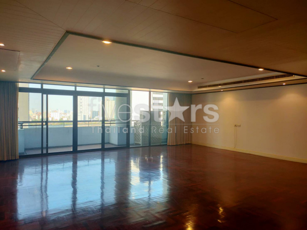 Spacious 3 bedrooms condo for rent walking distance to BTS Nana, photo 5