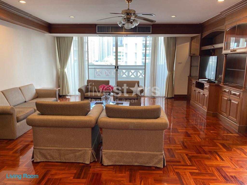 Spacious 4 bed apartment in excellent location close to Emporium