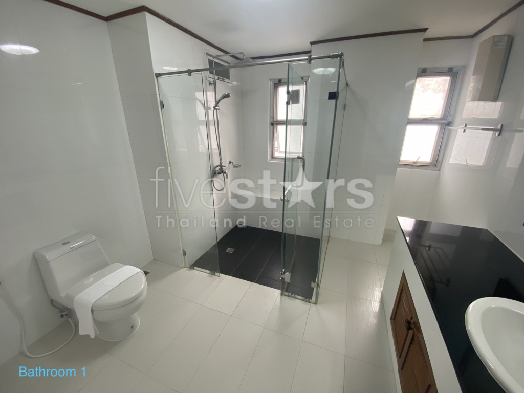 Spacious 4 bed apartment in excellent location close to Emporium, photo 10