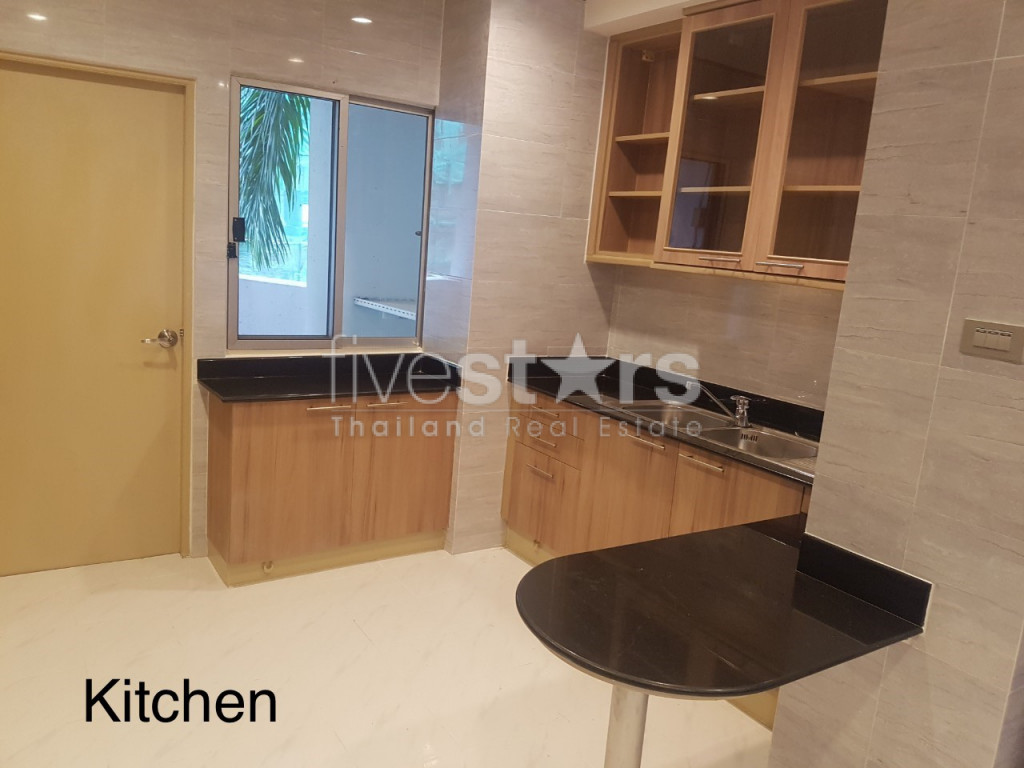 Spacious 4 bed apartment in excellent location close to Emporium, photo 4