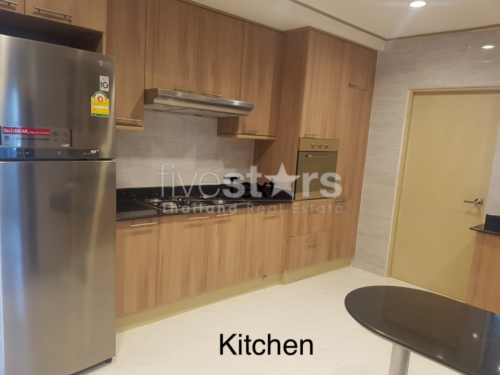 Spacious 4 bed apartment in excellent location close to Emporium, photo 3