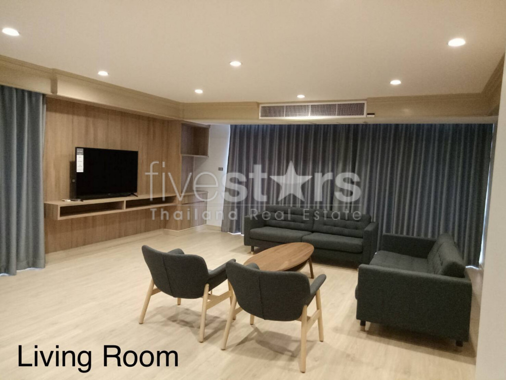 Spacious 4 bed apartment in excellent location close to Emporium