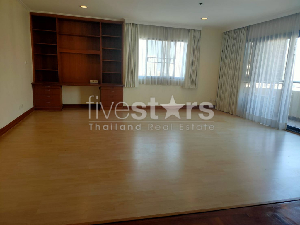 Spacious 3 bedrooms condo for rent walking distance to BTS Nana, photo 12