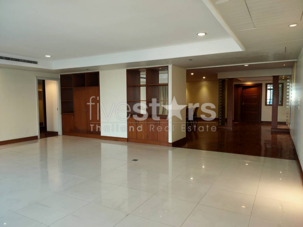Spacious 3 bedrooms condo for rent walking distance to BTS Nana, photo 7