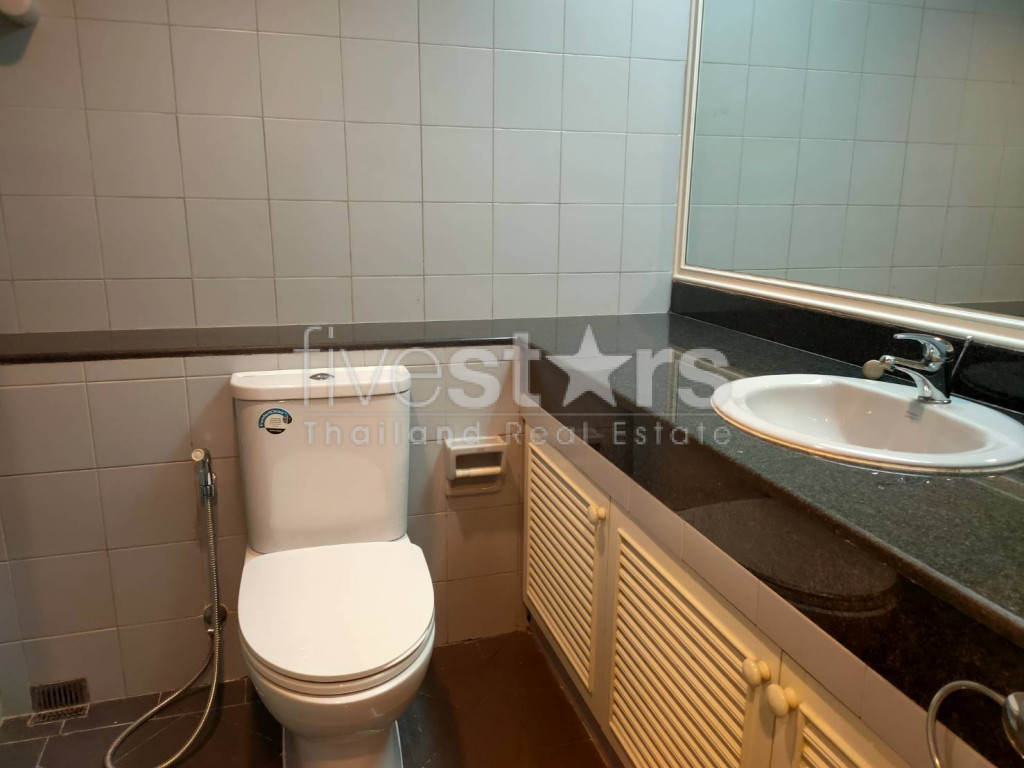 Spacious 3 bedrooms condo for rent walking distance to BTS Nana, photo 14