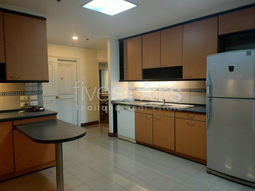 Spacious 3 bedrooms condo for rent walking distance to BTS Nana, photo 4