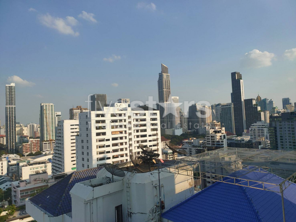 Spacious 3 bedrooms condo for rent walking distance to BTS Nana, photo 20