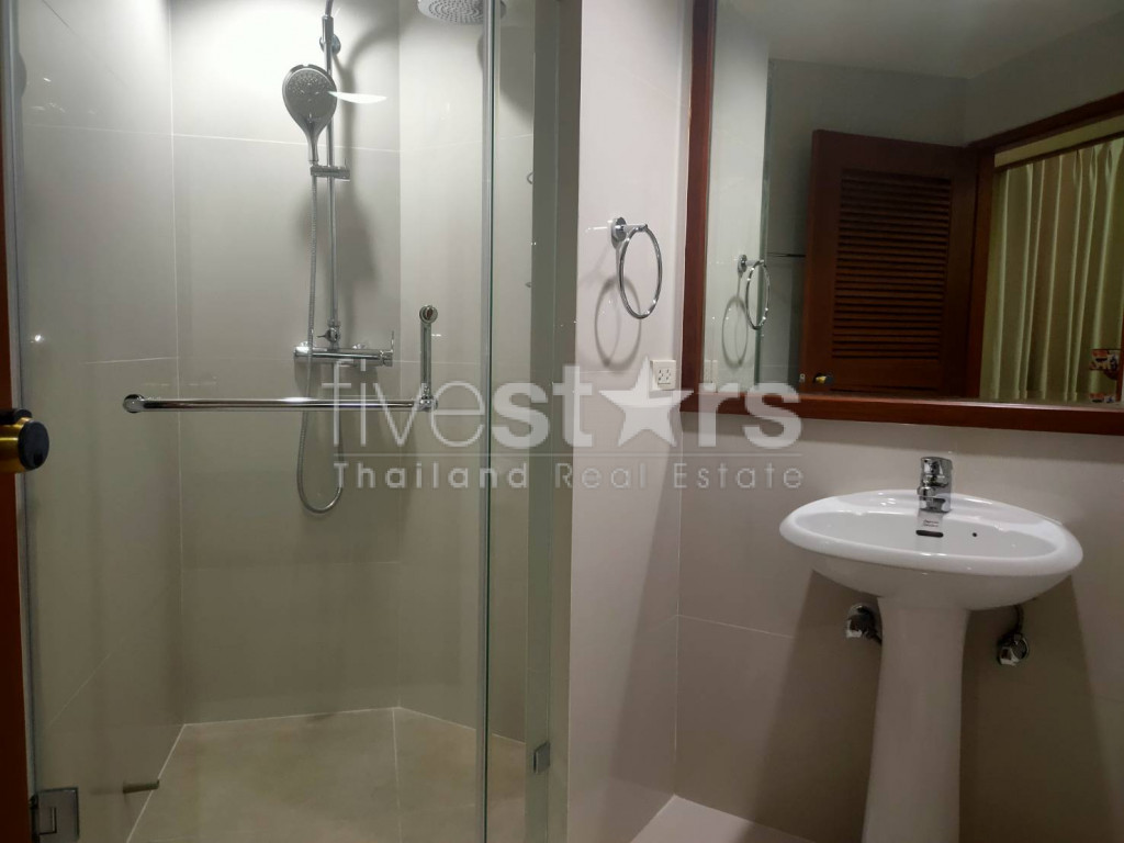 Spacious 4 bedrooms apartment for rent in asoke, photo 19