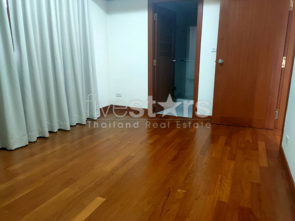 Spacious 4 bedrooms apartment for rent in asoke, photo 14
