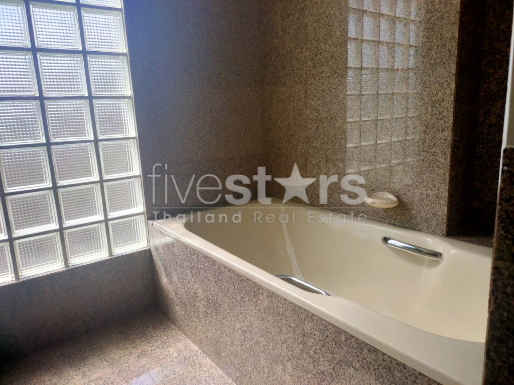 Spacious 4 bedrooms apartment for rent in asoke, photo 16