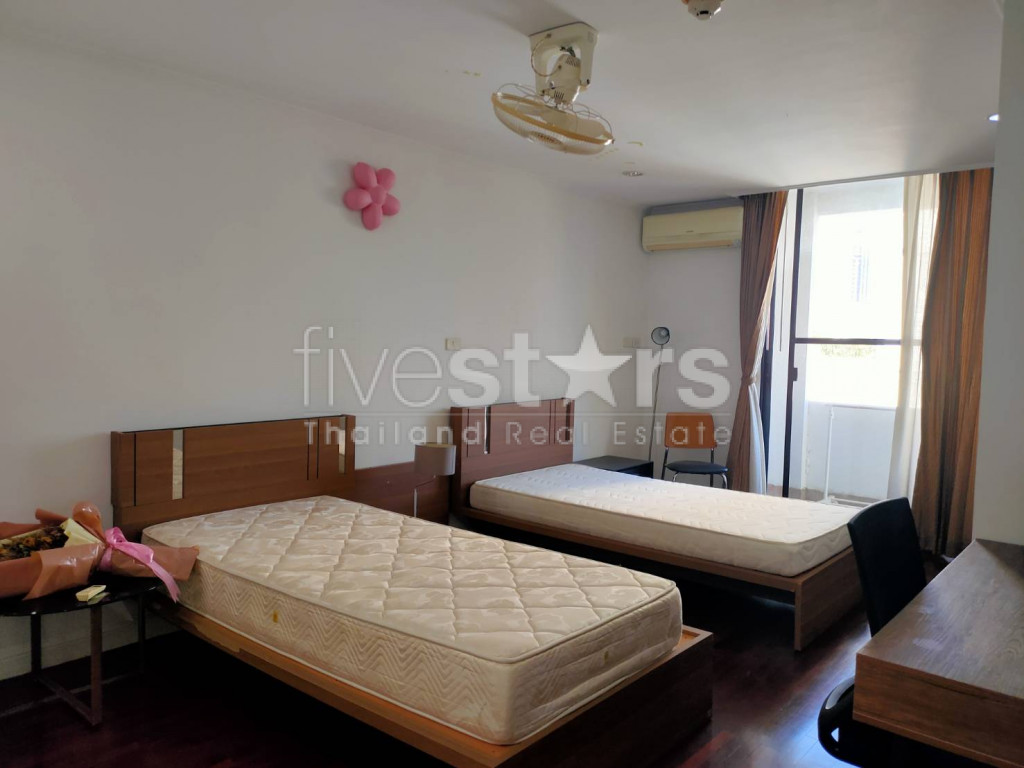 Nice 3 bedrooms condo for rent near BTS Nana, photo 12