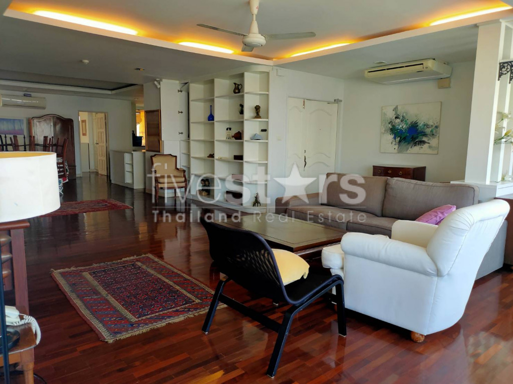 For rent 3 bedrooms condo in Nana area