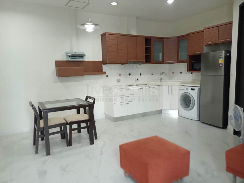 Condo 2 chambres à louer près de la station Asoke BTS