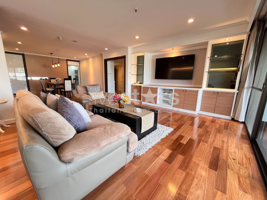 Appartement de 3 chambres à louer à Asoke, près du parc de Benchakitti