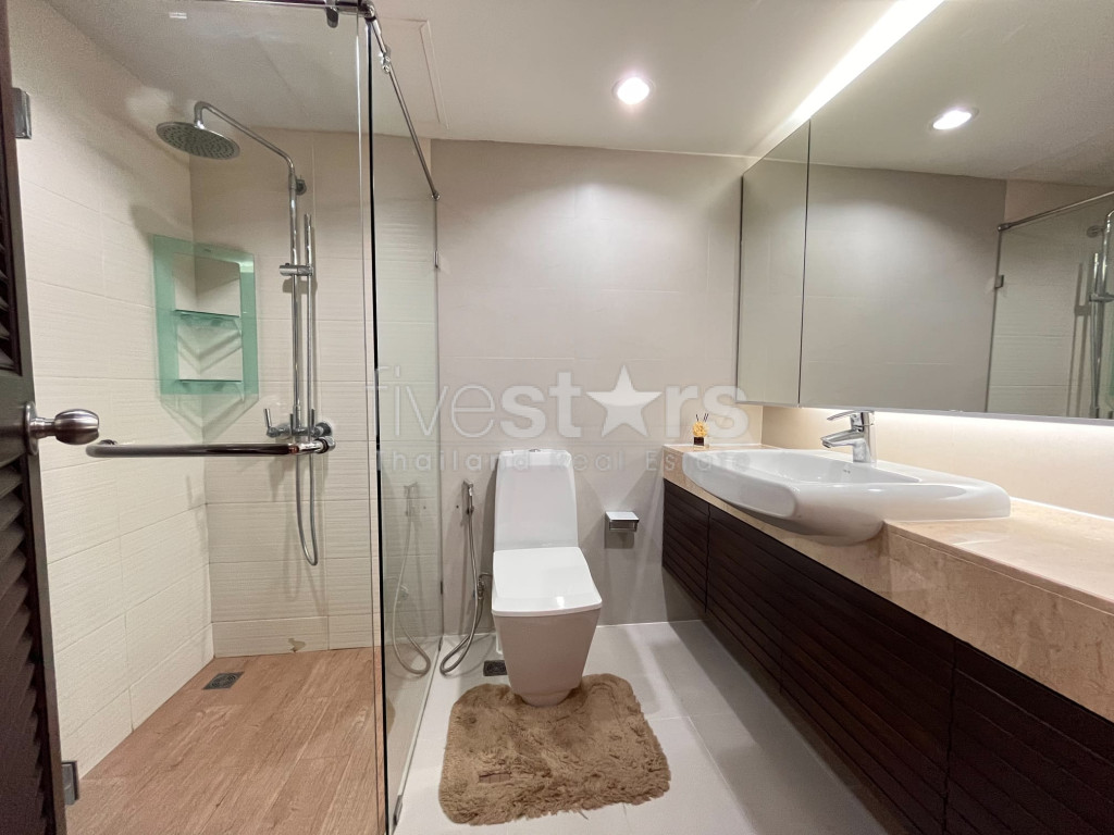 Appartement de 3 chambres à louer à Asoke, près du parc de Benchakitti, photo 13