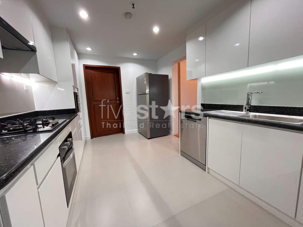 Appartement de 3 chambres à louer à Asoke, près du parc de Benchakitti, photo 4