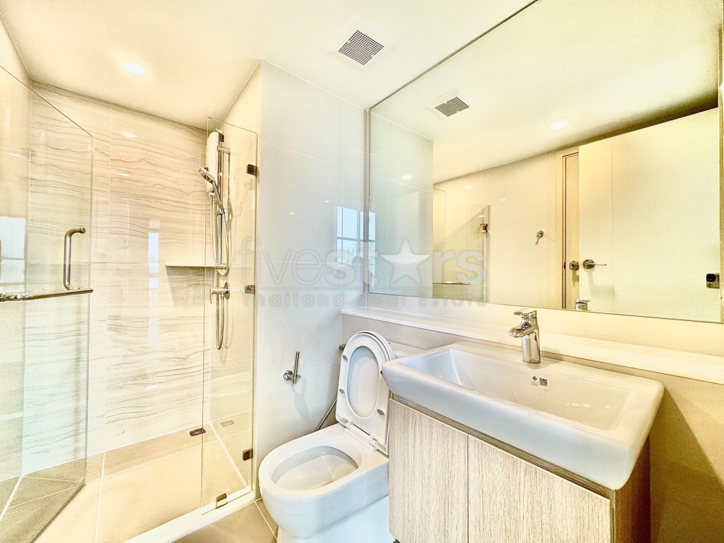 Superbe Duplex 2 Chambres + 1 Bureau à Louer près du MRT Queen Sirikit, photo 9