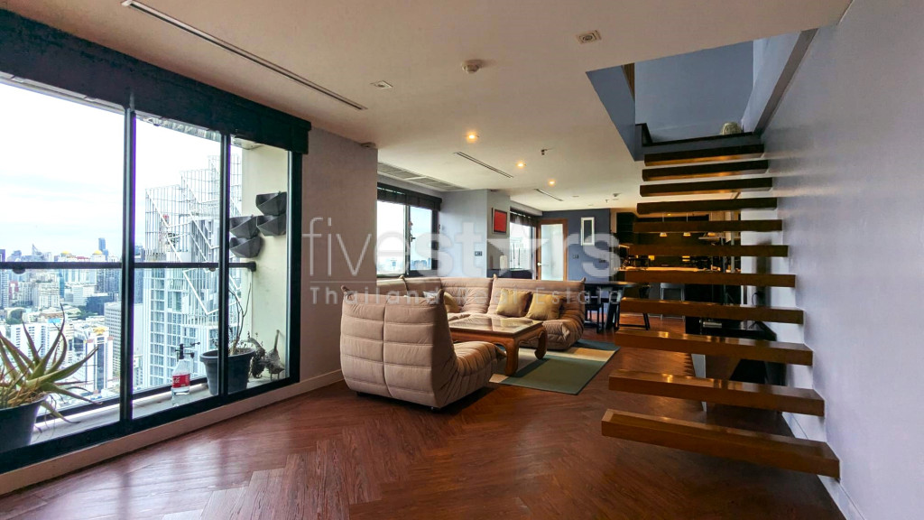 Magnifique penthouse duplex de 2 chambres + bureau à louer proche du BTS Nana