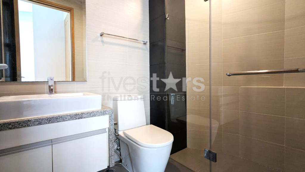 Appartement de 2 chambres à louer proche du BTS Asoke et du parc Benchakitti, photo 14