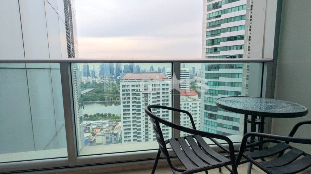 Appartement de 2 chambres à louer proche du BTS Asoke et du parc Benchakitti, photo 3