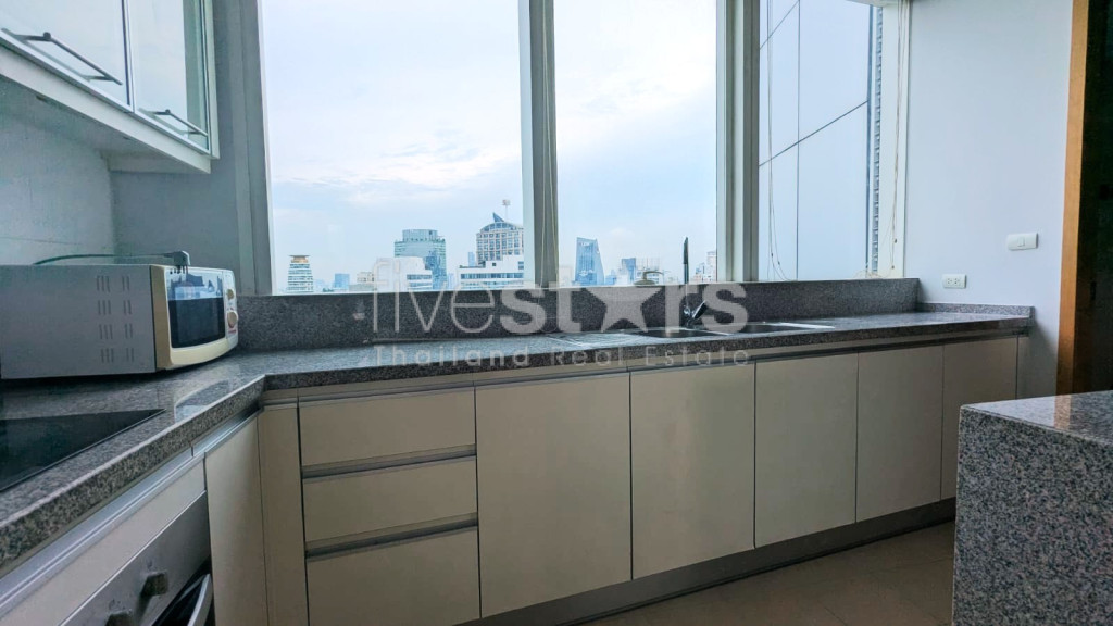 Appartement de 2 chambres à louer proche du BTS Asoke et du parc Benchakitti, photo 9
