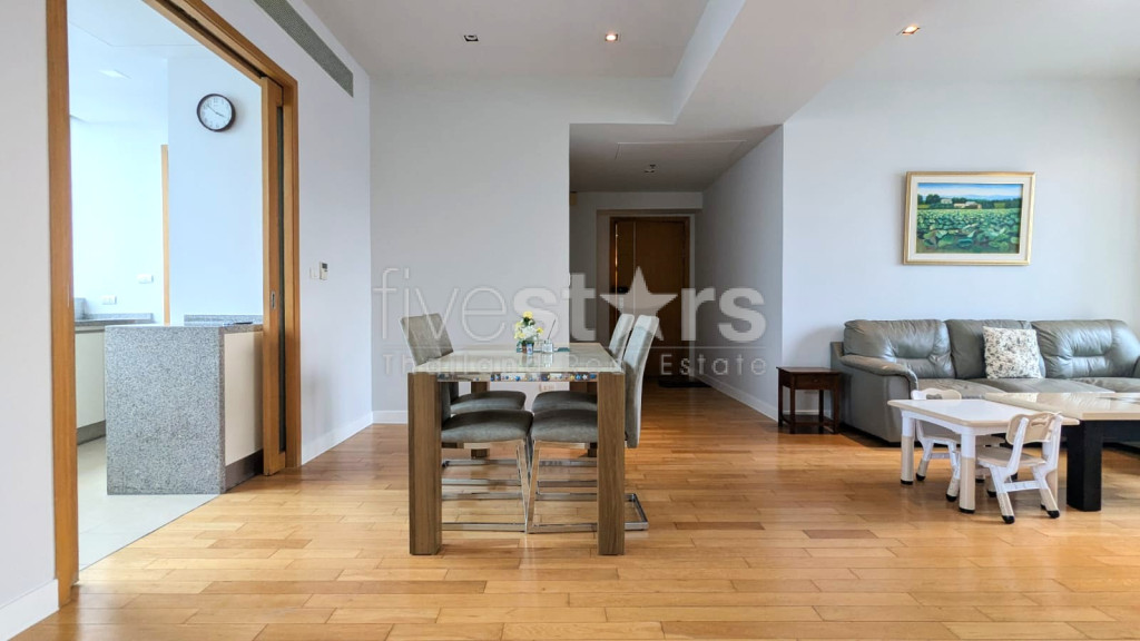Appartement de 2 chambres à louer proche du BTS Asoke et du parc Benchakitti, photo 2