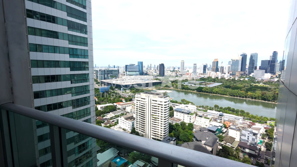 Appartement de 2 chambres + bureau à louer à Asoke, Vue Benchakitti, photo 3