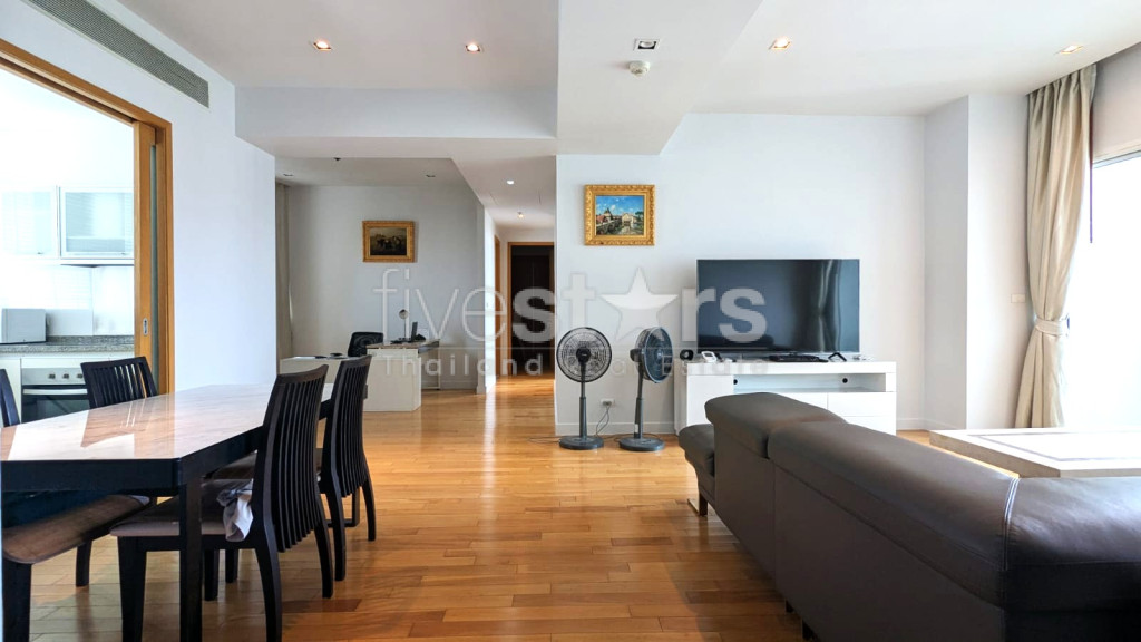 Appartement de 2 chambres + bureau à louer à Asoke, Vue Benchakitti