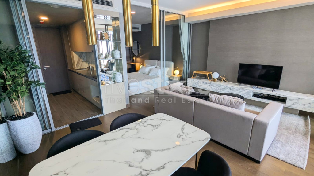Appartement de standing avec 1 chambre à louer en face du parc Benjakitti