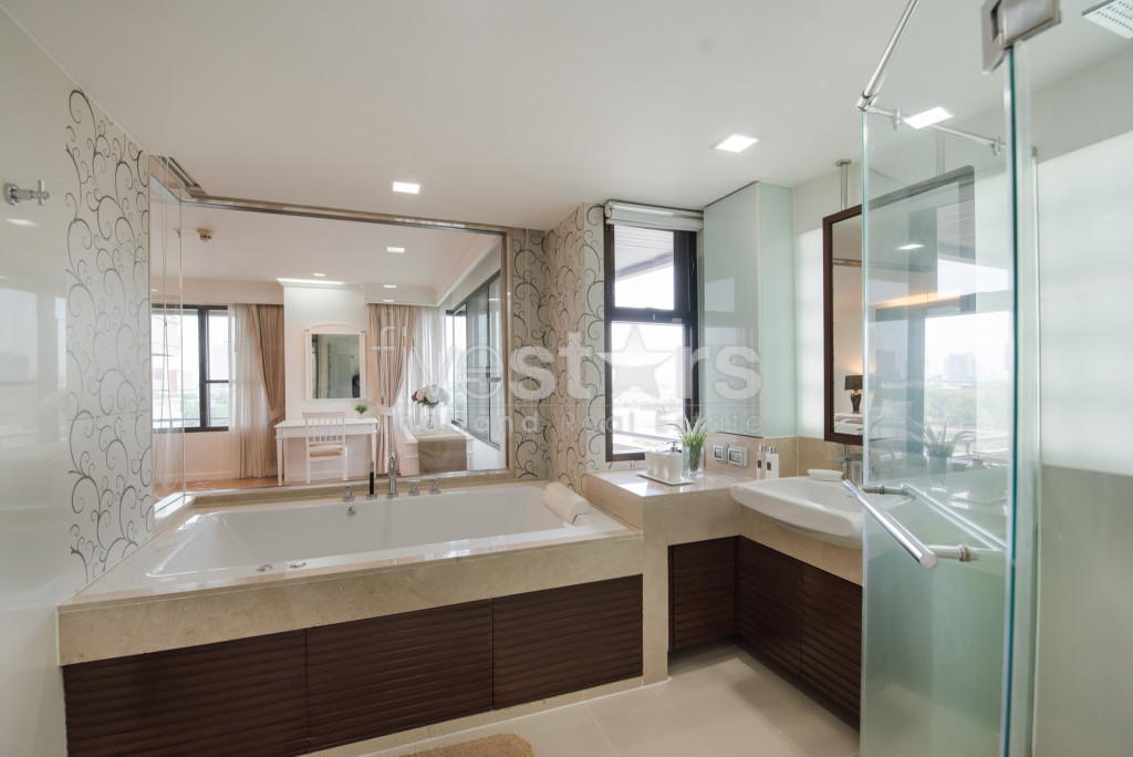 Appartement de 4 chambres à louer à Asoke, près du parc de Benchakitti, photo 10