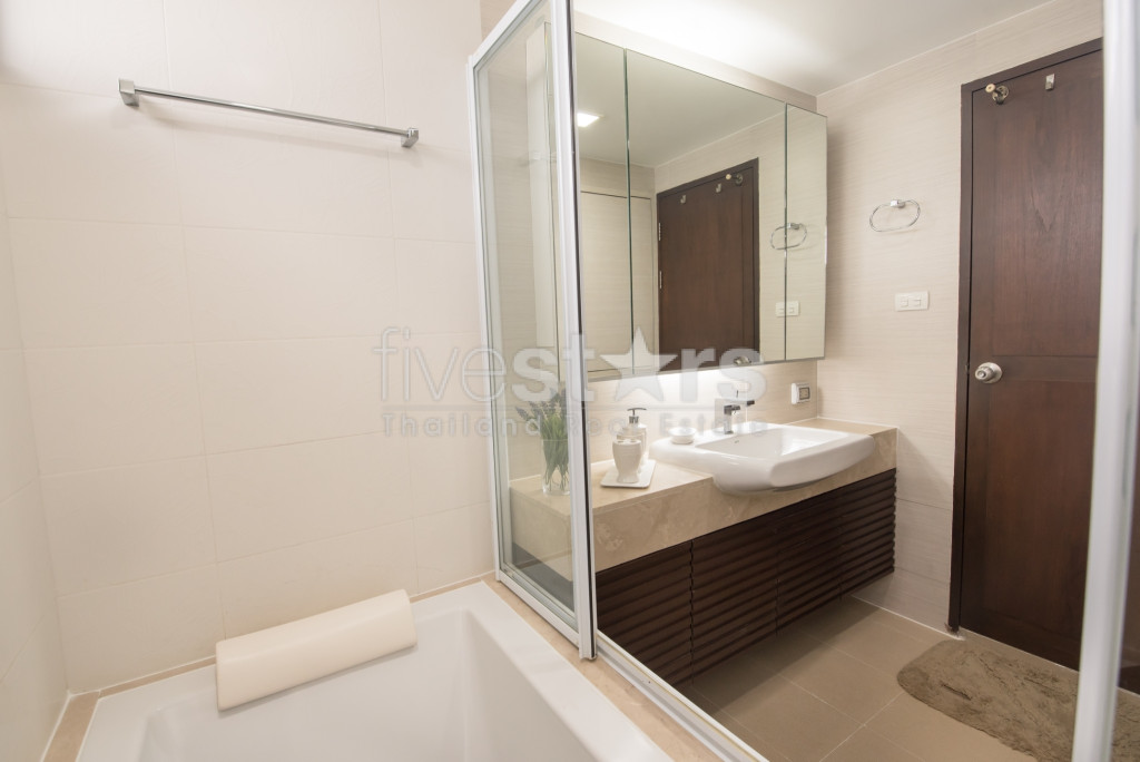 Appartement de 4 chambres à louer à Asoke, près du parc de Benchakitti, photo 13
