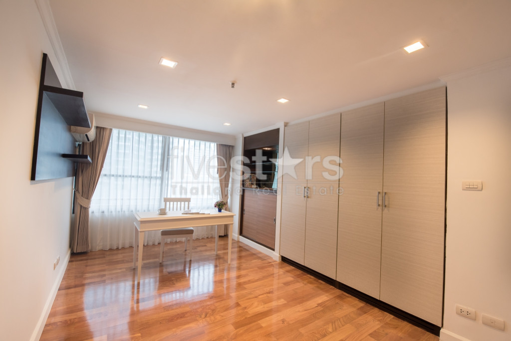 Appartement de 4 chambres à louer à Asoke, près du parc de Benchakitti, photo 17