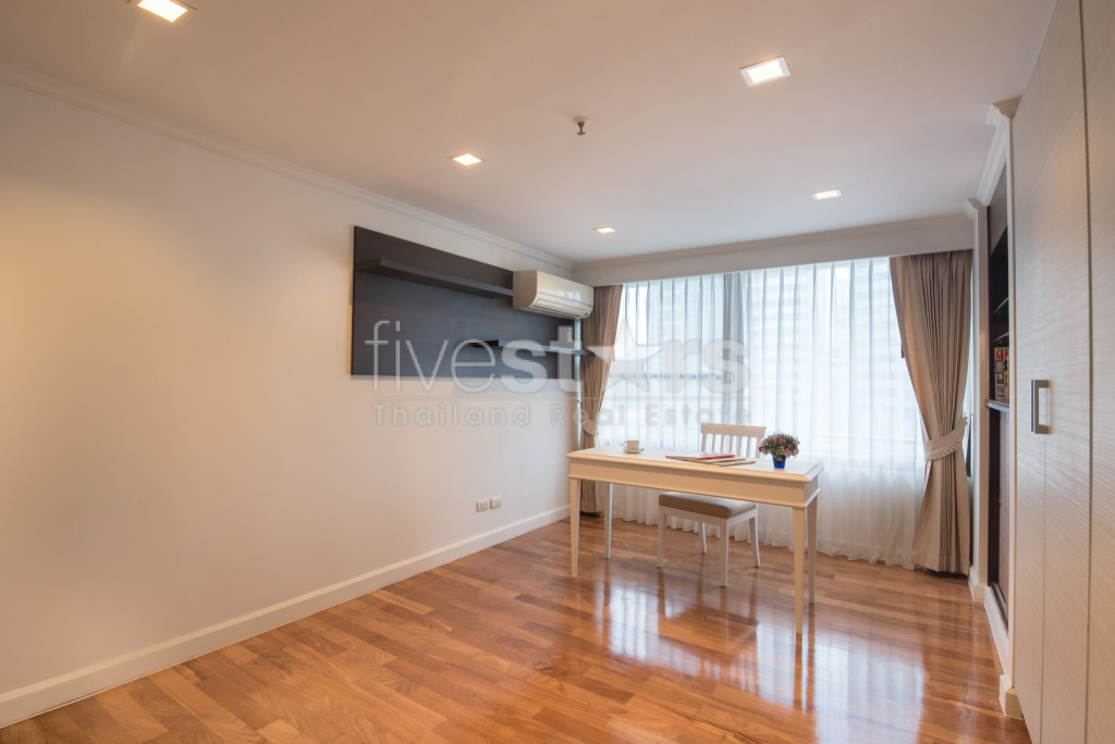 Appartement de 4 chambres à louer à Asoke, près du parc de Benchakitti, photo 18
