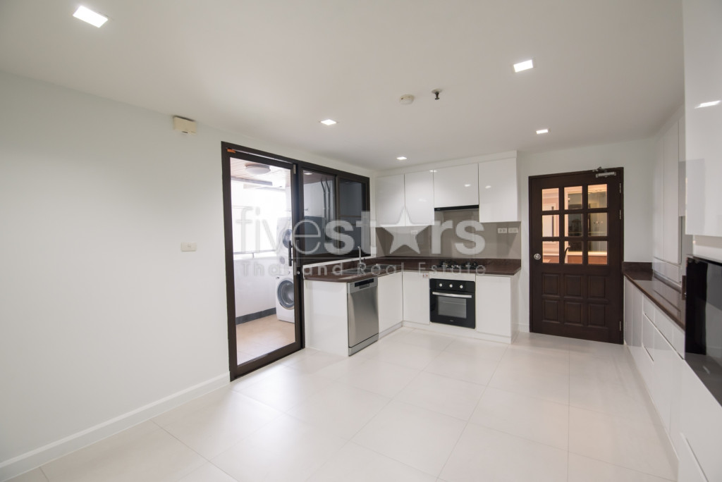 Appartement de 4 chambres à louer à Asoke, près du parc de Benchakitti, photo 6
