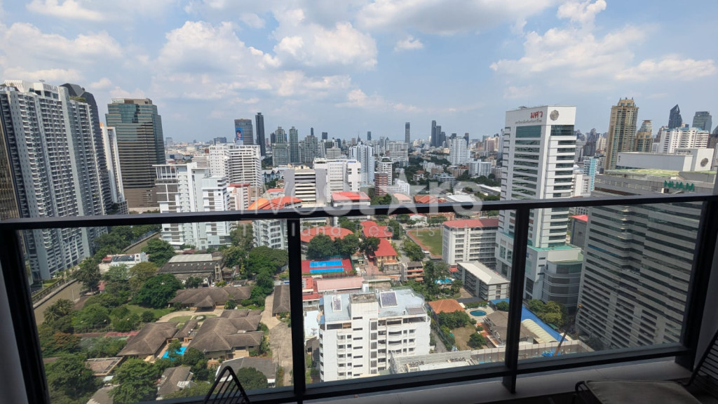 Appartement de standing de 2 chambres à vendre proche du MRT Petchaburi à Asoke., photo 6