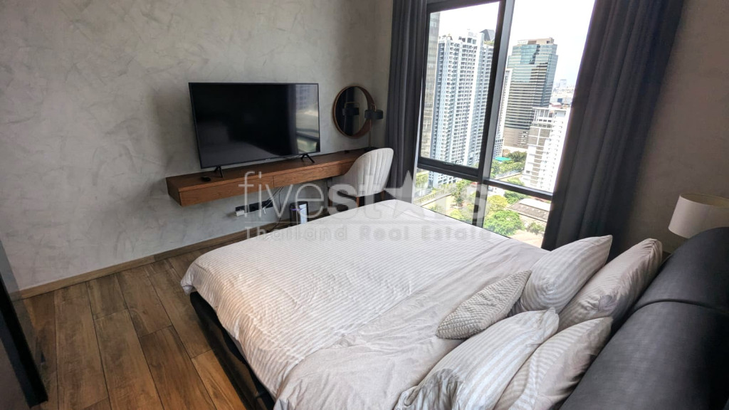 Appartement de standing de 2 chambres à vendre proche du MRT Petchaburi à Asoke., photo 8