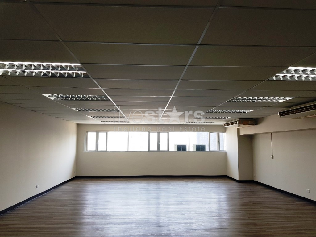 Office space for rent in Sukhumvit near BTS Nana