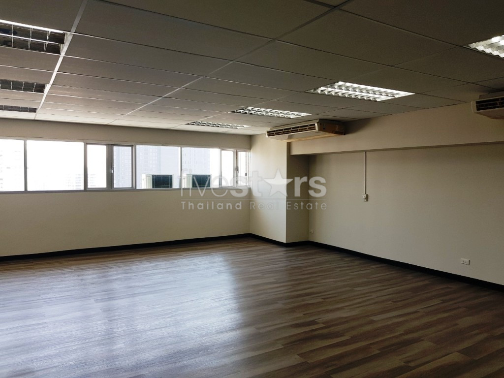 Office space for rent in Sukhumvit near BTS Nana, photo 2