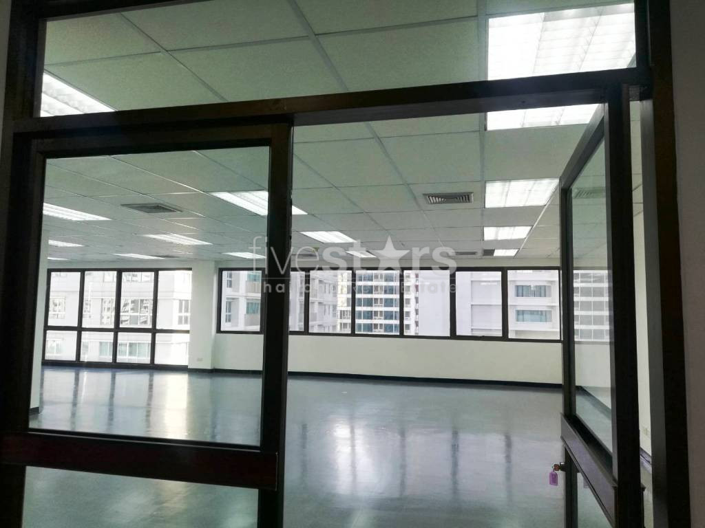 Bureaux à louer à Asoke