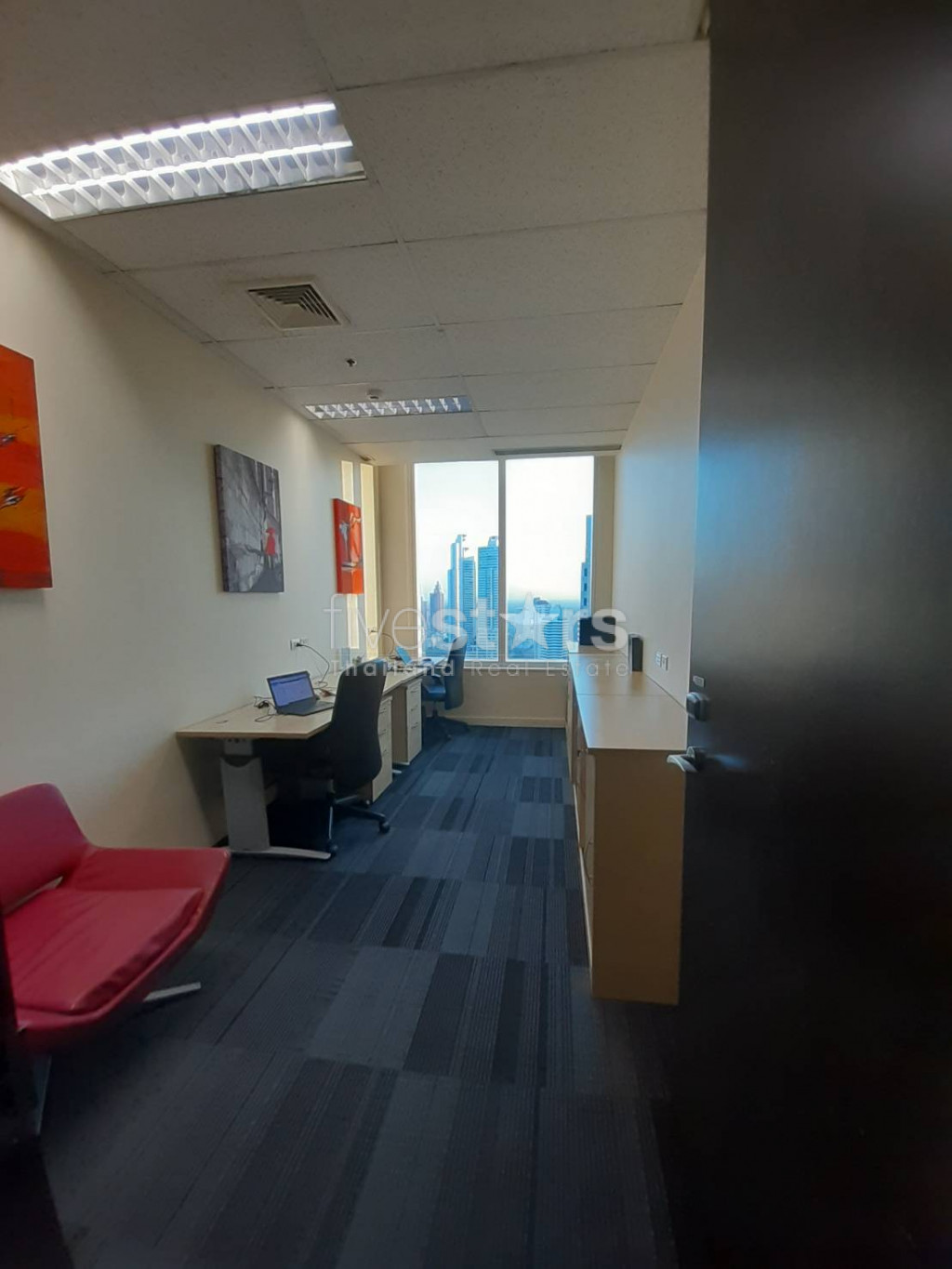 Bureaux à louer à Asoke.