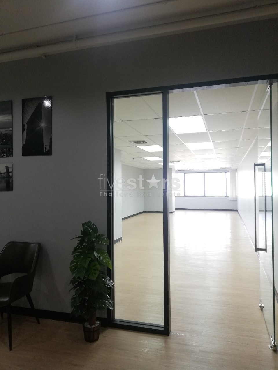 Office for rent on Asoke, photo 7