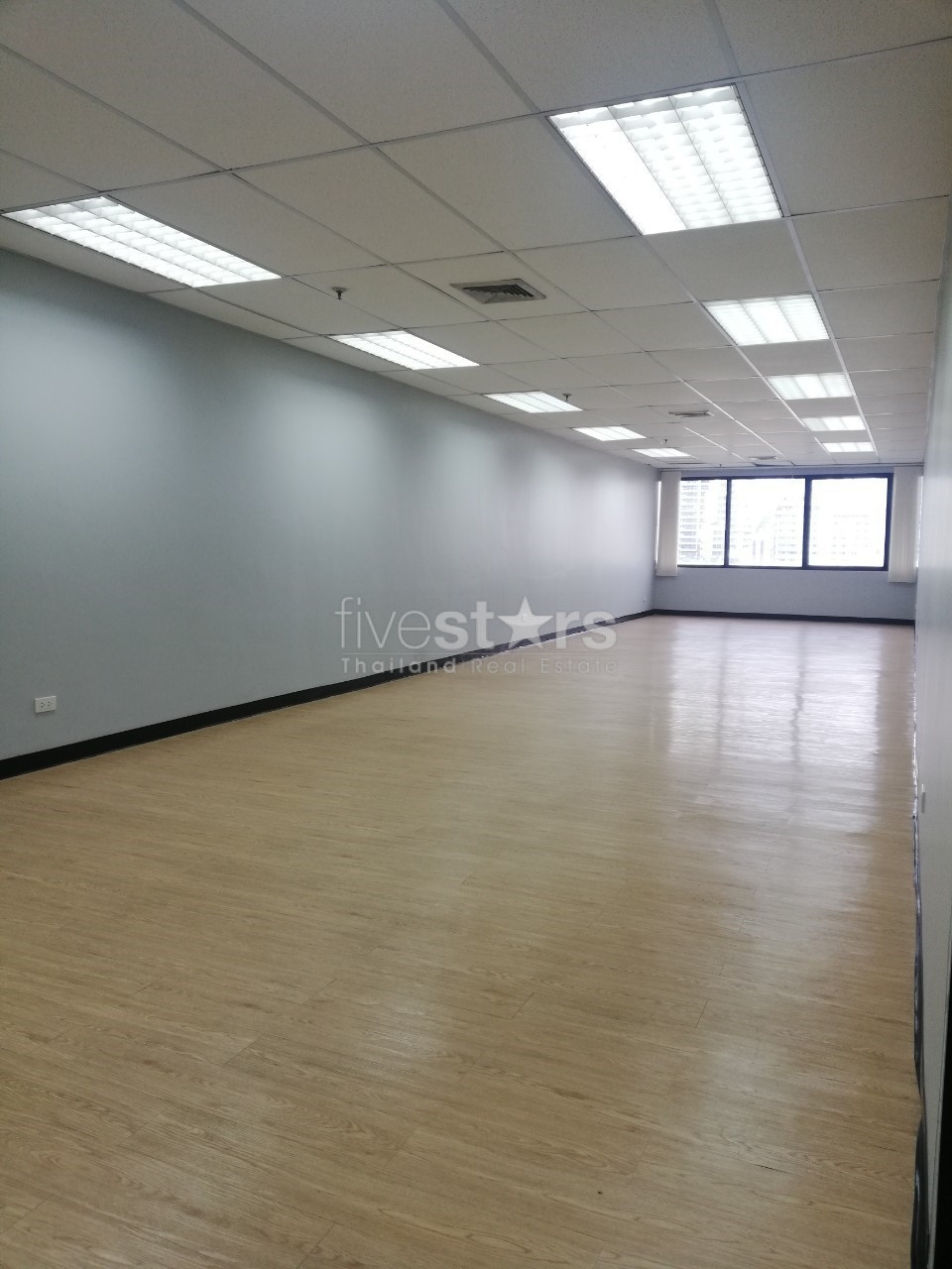 Office for rent on Asoke, photo 5