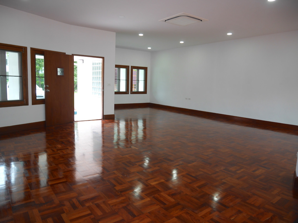 Maison de style Thai avec 4 chambres et piscine privée quartier Asoke/Petchburi, photo 6