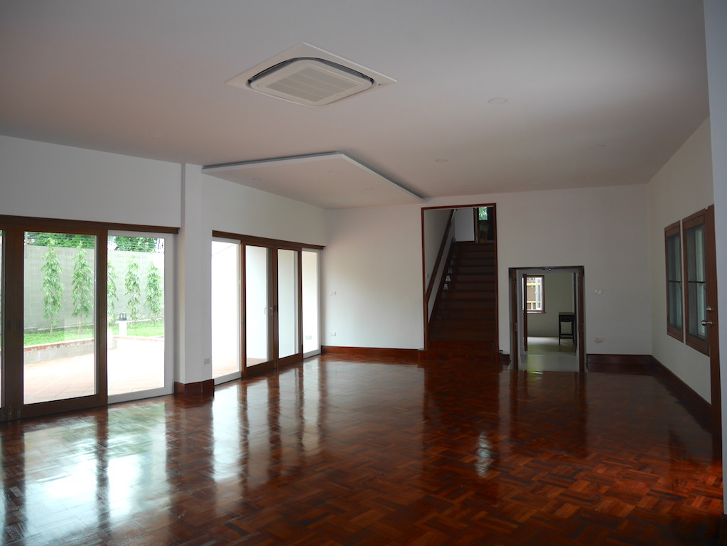 Maison de style Thai avec 4 chambres et piscine privée quartier Asoke/Petchburi, photo 4