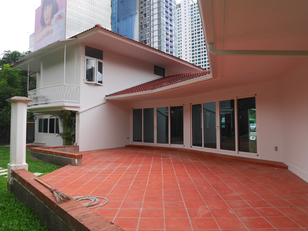 Maison de style Thai avec 4 chambres et piscine privée quartier Asoke/Petchburi, photo 8