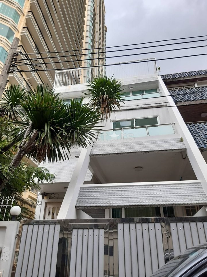 Townhouse de 6 chambres à louer à Asoke